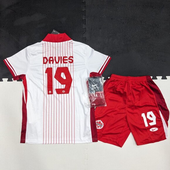 Canada Davies #19 Kids Home White Jersey, Short and Socks - Picture 2 of 6